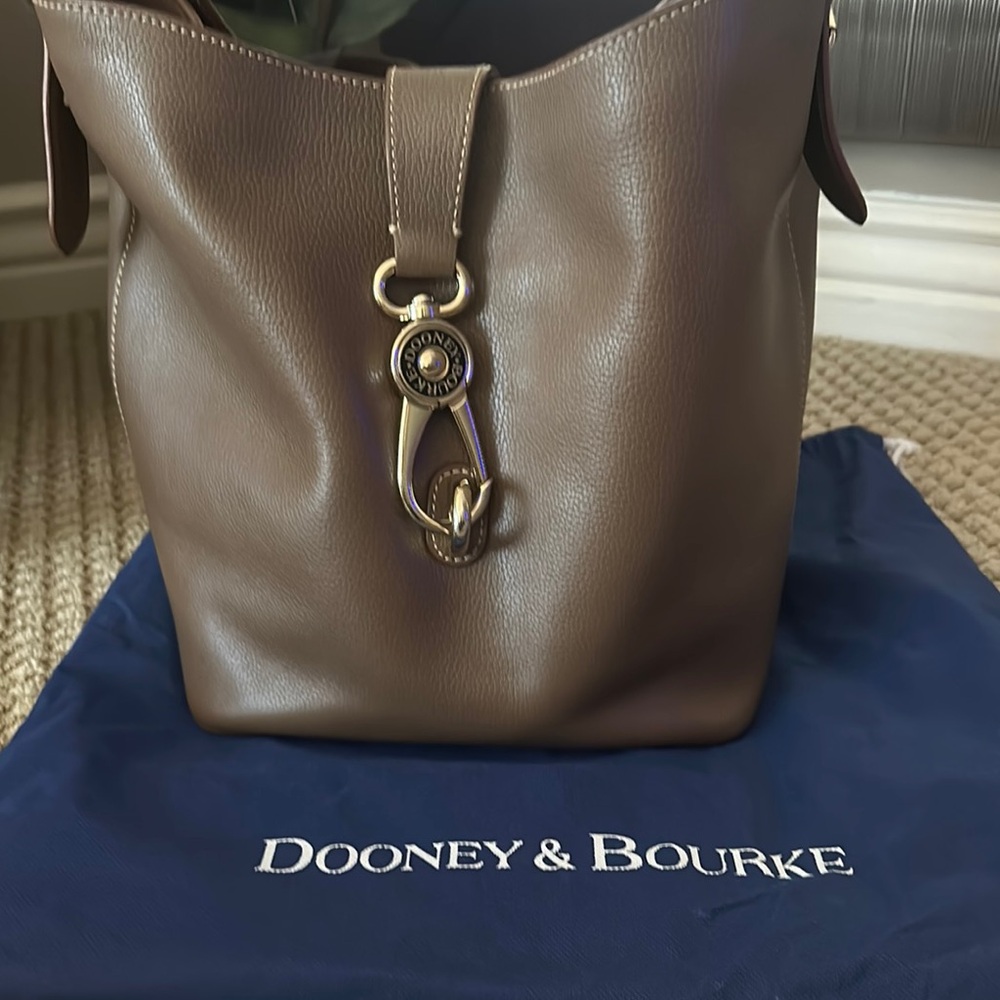 Dooney & Bourke Brown Leather Women's Bag